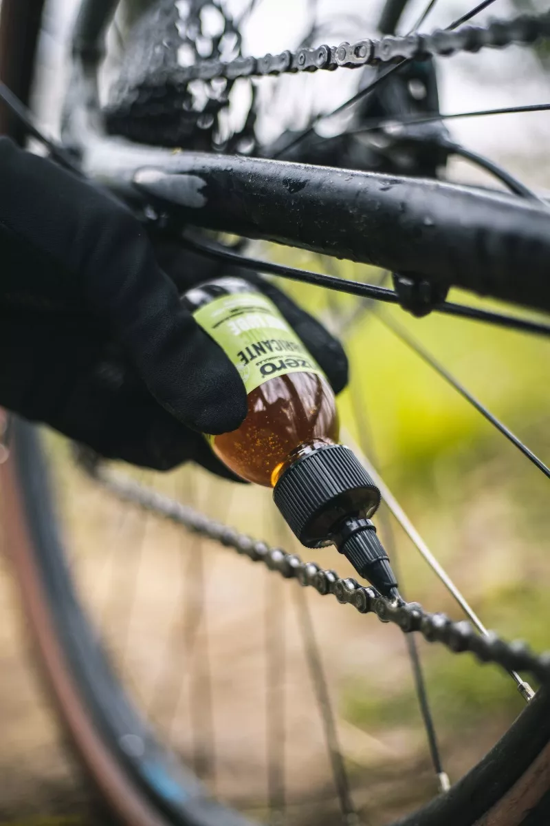 nzero libe applying natural bike oil